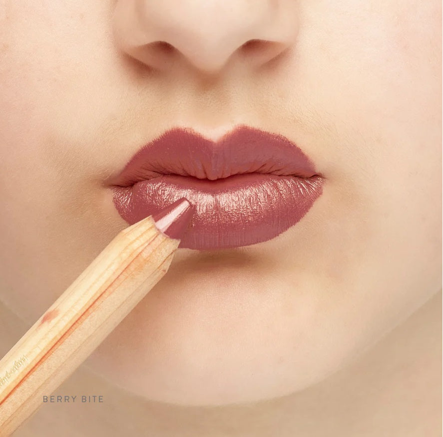 Lip colour close up of the Natural Lipstick Crayon by Lük Beautifood