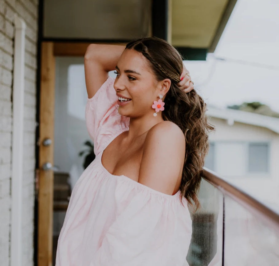 Model wearing the Beth Blooms in Pink for size reference