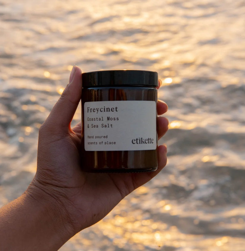 The small Etikette Soy Candle- FREYCINET in Coastal Moss & Sea Salt