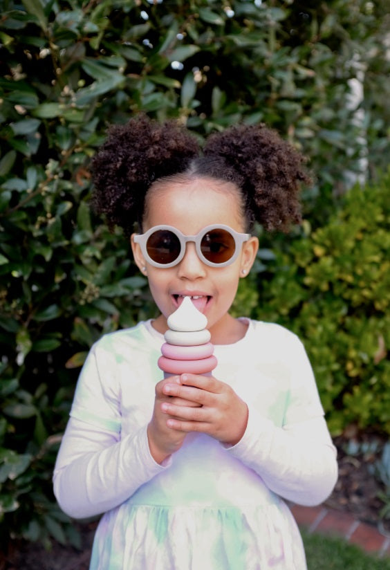 Child wearing the Kids Shades in Biscuit by Little Drop