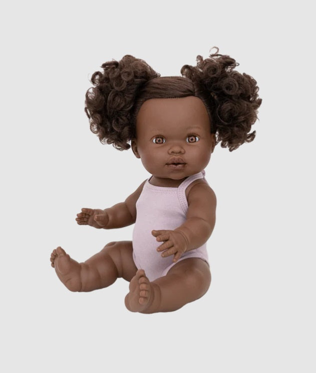 Picture of the Jedda Doll by Mini Colettos sitting