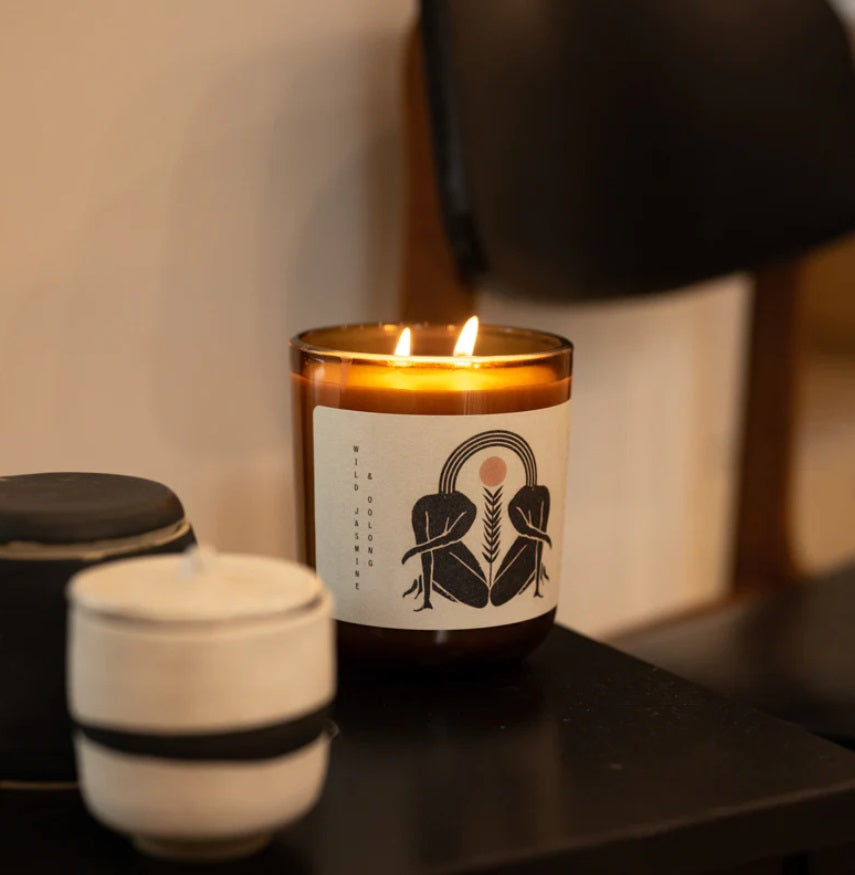 The Etikette Soul Sisters Candle - Wild Jasmine & Oolong lit